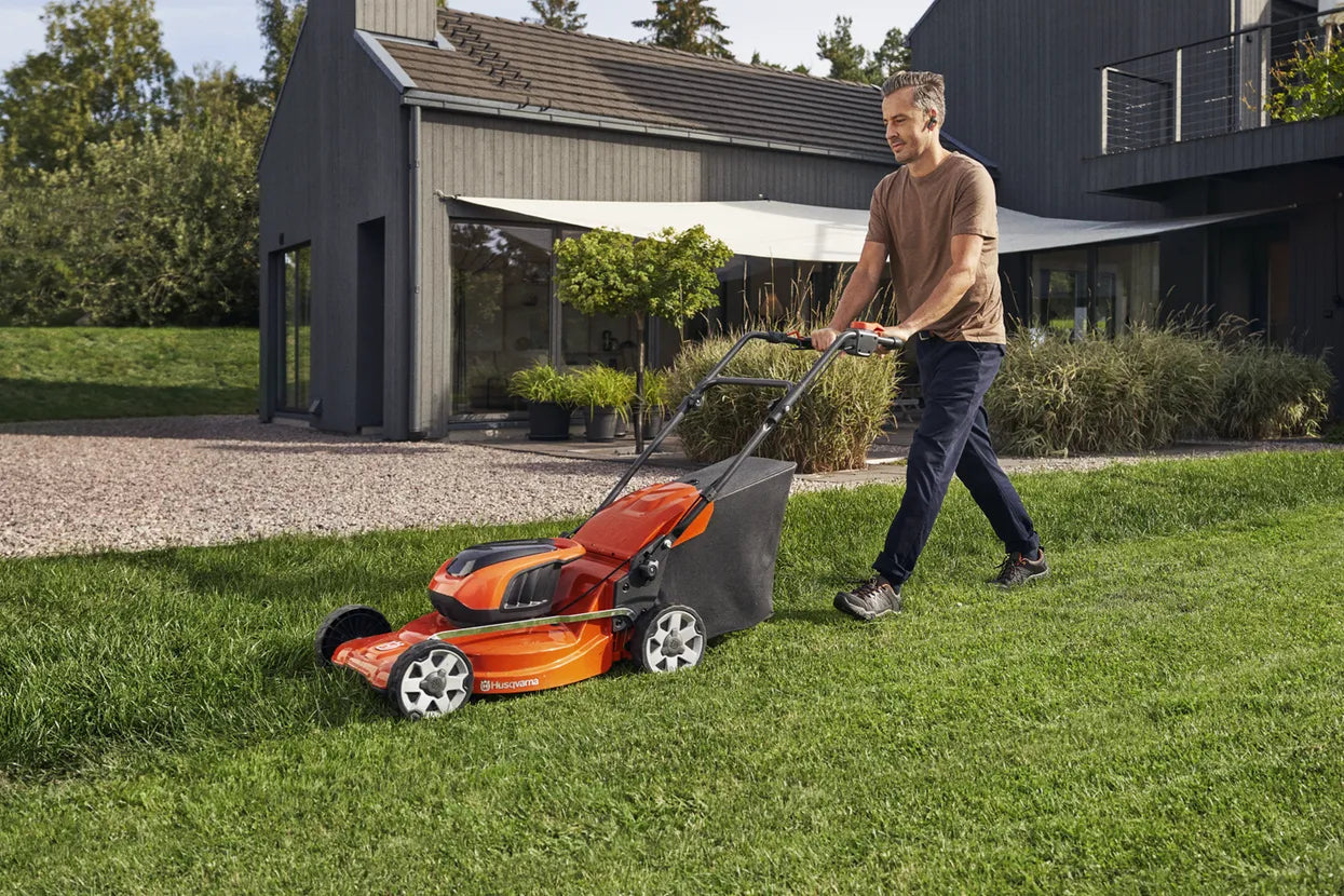 LC 142Li Battery Lawn mower