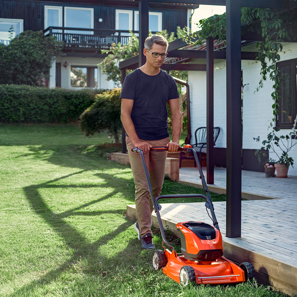 LB146i Lawn mower