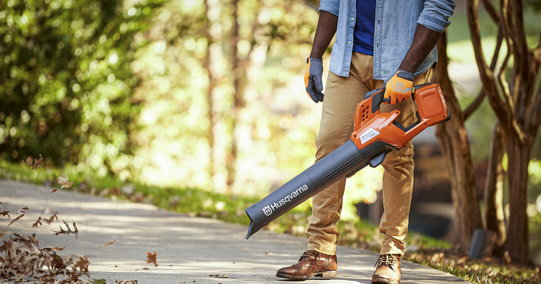 5 Alternate uses for your leaf blower (that doesn’t include blowing leaves)