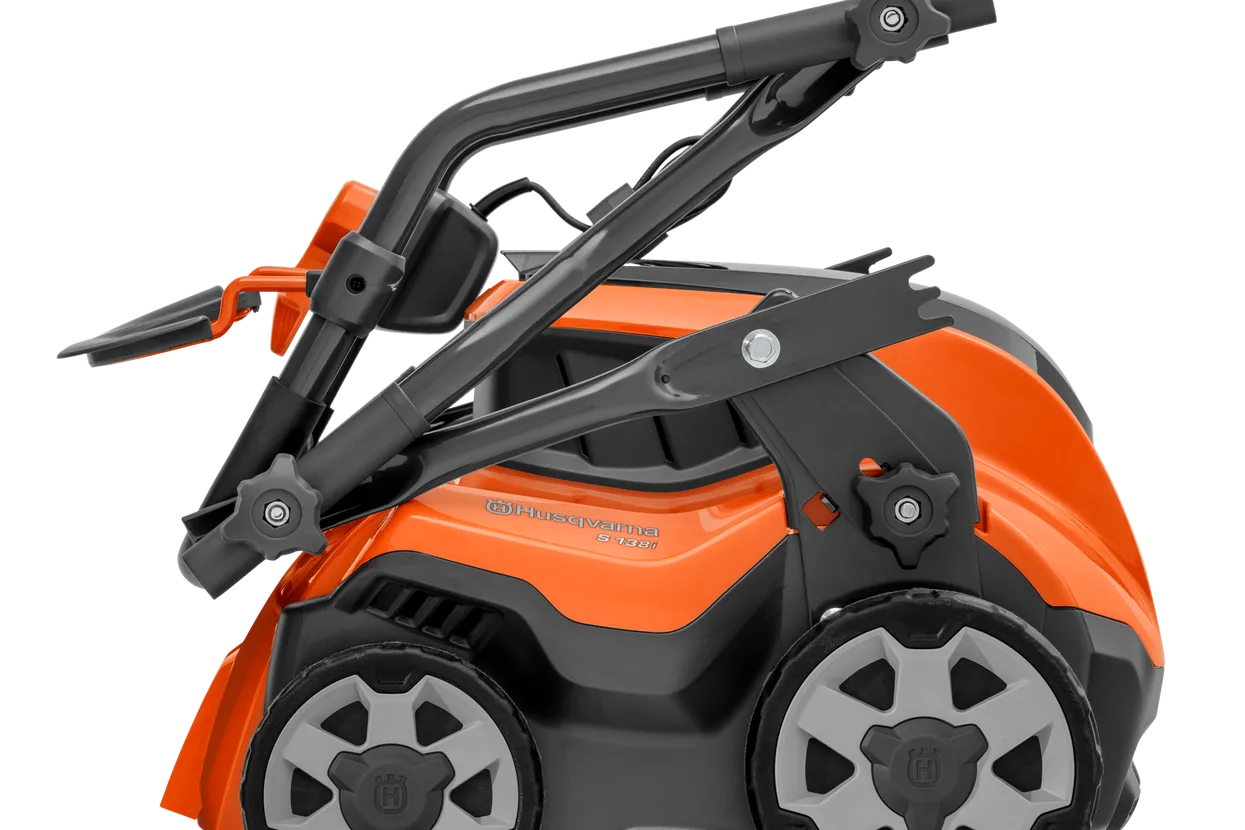 Husqvarna S 138i Scarifiers and Dethatchers