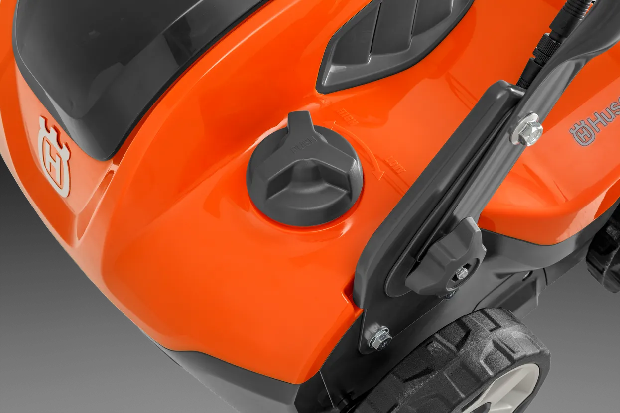 Husqvarna S 138i Scarifiers and Dethatchers