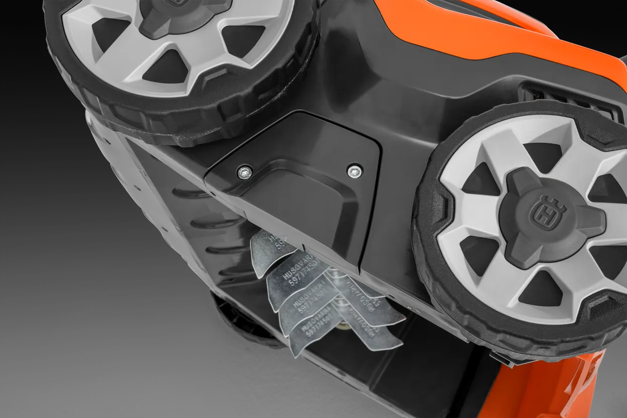 Husqvarna S 138i Scarifiers and Dethatchers