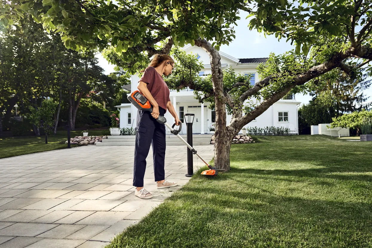 HUSQVARNA 215iL Grass Trimmer