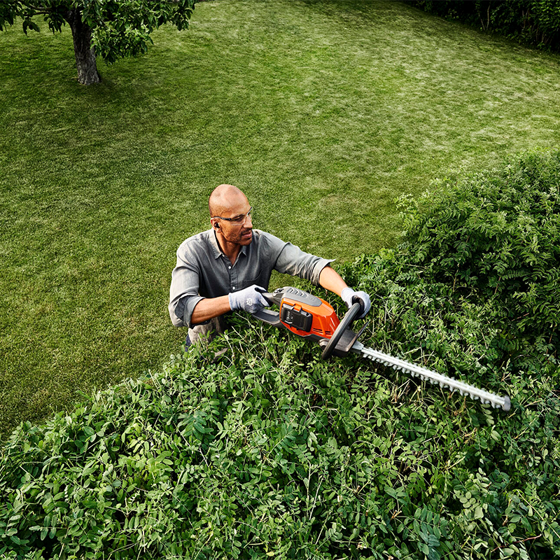 215iHD45 Battery Hedge Trimmer Husqvarna Online Store